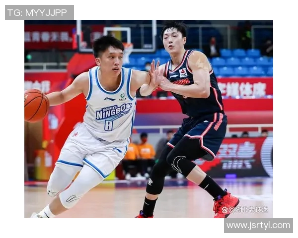 成都篮球队以67分领跑世锦赛积分榜展现强劲实力